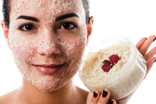 Рецепти домашніх скрабів для жирної та проблемної шкіри обличчя