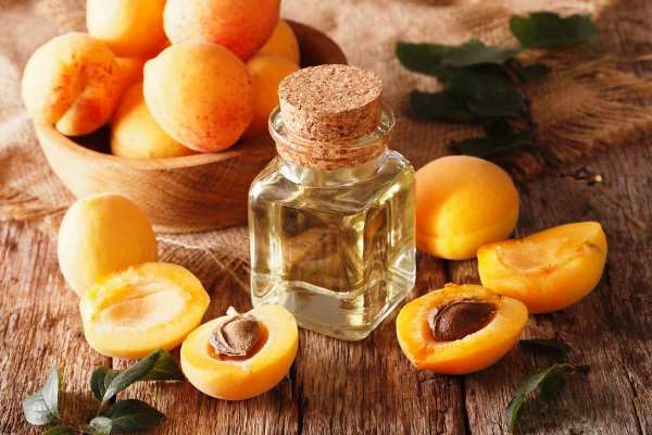 Користь і застосування абрикосової олії для обличчя